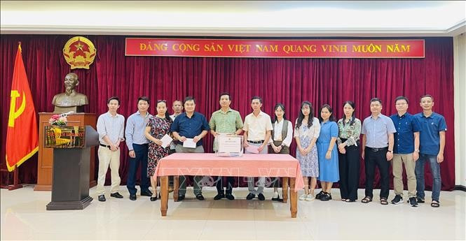 La Embajada de Vietnam en Malasia celebra el acto de donación. (Foto: VNA)