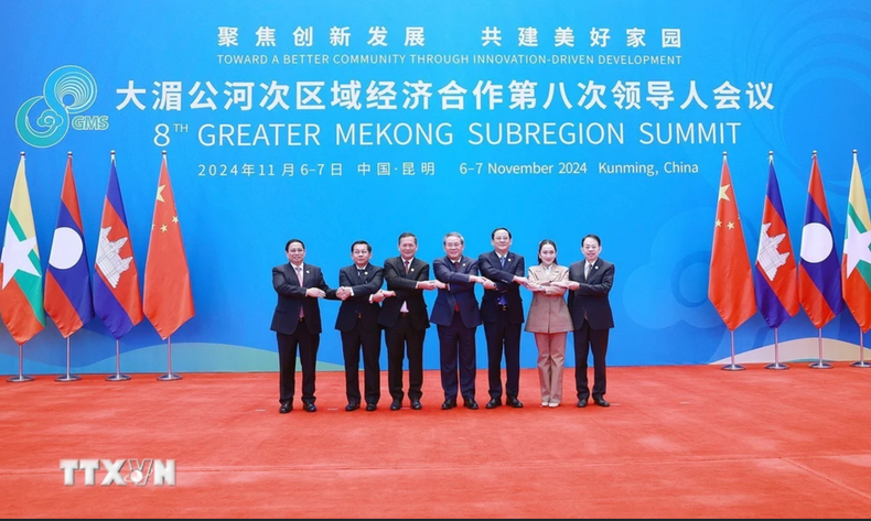 El premier chino, Li Qiang, recibe a su homólogo vietnamita, Pham Minh Chinh, y los jefes de delegación participantes en el evento. El premier chino, Li Qiang, recibe a su homólogo vietnamita, Pham Minh Chinh, y los jefes de delegación participantes en el evento.