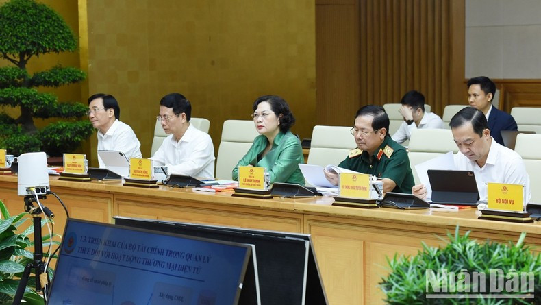 Representantes de ministerios, departamentos y sectores. Representantes de ministerios, departamentos y sectores.