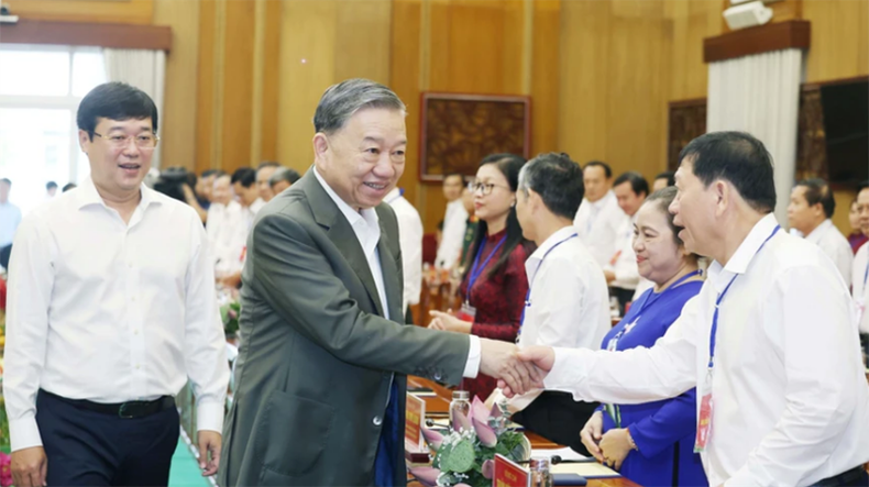El secretario general del Partido Comunista de Vietnam, To Lam, y los delegados. El secretario general del Partido Comunista de Vietnam, To Lam, y los delegados.