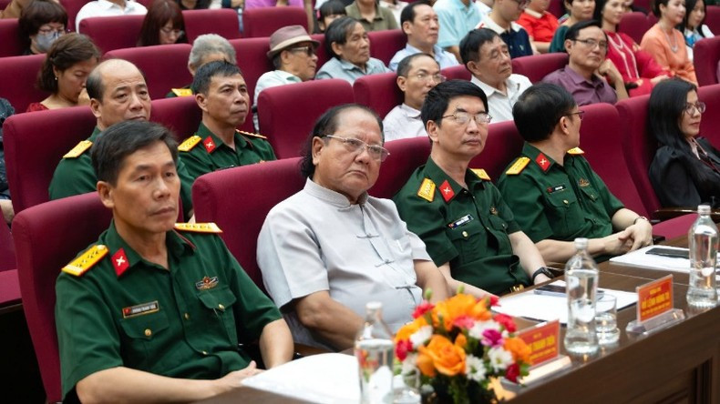 La semana de cine cuenta con la participación de numerosos directores y cineastas. La semana de cine cuenta con la participación de numerosos directores y cineastas.