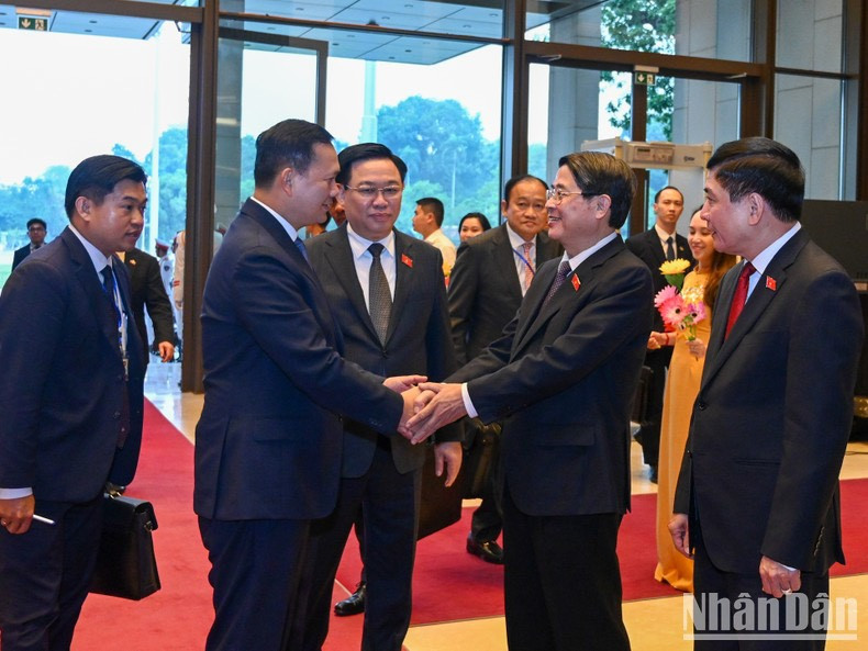 Samdech Hun Manet y el vicepresidente de la Asamblea Nacional vietnamita, Nguyen Duc Hai. Samdech Hun Manet y el vicepresidente de la Asamblea Nacional vietnamita, Nguyen Duc Hai.