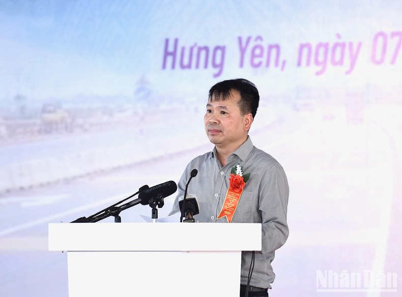 Un representante de la empresa de construcción de Xuan Truong. Un representante de la empresa de construcción de Xuan Truong.
