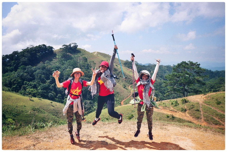 Más de 55 kilómetros de carreteras con un 90 por ciento de senderos a través de viejos bosques verdes, campos cubiertos de hierba y hermosas cascadas fascinan a los jóvenes porque prometen experiencias maravillosas.