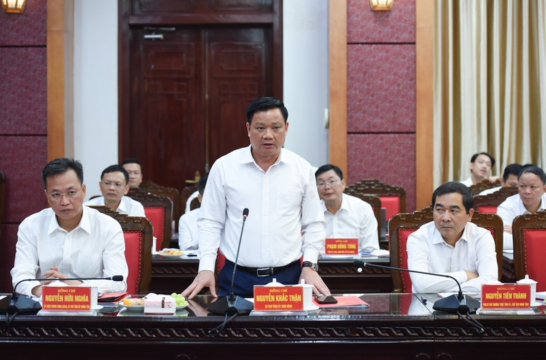 El secretario del Partido Provincial de Thai Binh, Nguyen Khac Than, interviene en el evento.