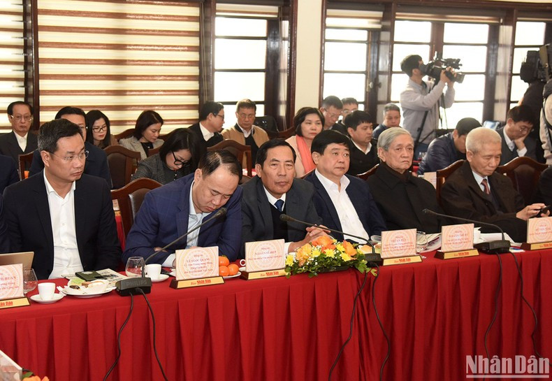 Líderes de los medios de comunicación y delegados asistentes a la actividad. Líderes de los medios de comunicación y delegados asistentes a la actividad.