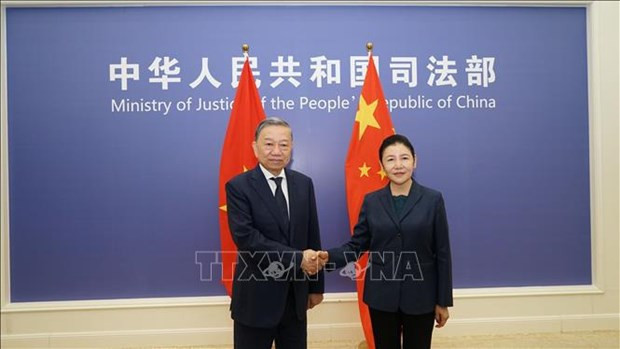 El ministro de Seguridad Pública de Vietnam, To Lam, y la ministra de Justicia de China, He Rong. (Foto: VNA)