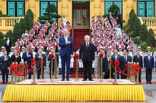 El secretario general del Partido Comunista de Vietnam, Nguyen Phu Trong, preside una ceremonia de bienvenida al presidente estadounidense, Joseph Biden. (Foto: VNA) El secretario general del Partido Comunista de Vietnam, Nguyen Phu Trong, preside una ceremonia de bienvenida al presidente estadounidense, Joseph Biden. (Foto: VNA)
