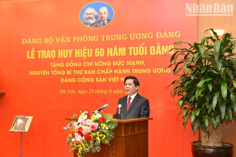 Nguyen Van The, secretario del Comité partidista en el Bloque de los Órganos Centrales habla en la ceremonia. Nguyen Van The, secretario del Comité partidista en el Bloque de los Órganos Centrales habla en la ceremonia.