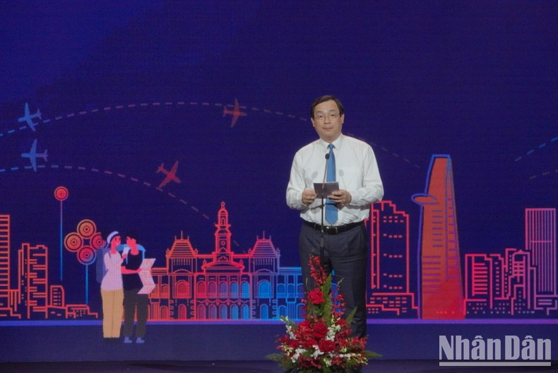 Nguyen Trung Khanh, director general de la Administración Nacional de Turismo, habla en el evento.