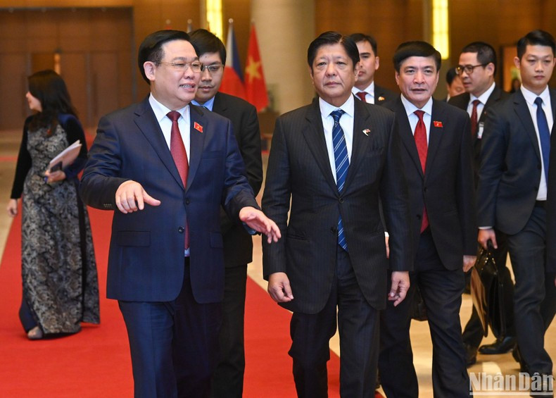 Dinh Hue y Ferdinand Romualdez. Dinh Hue y Ferdinand Romualdez.