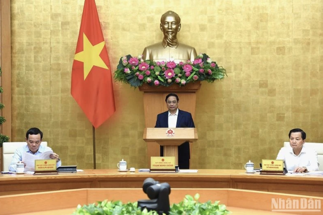 El primer ministro Pham Minh Chinh dirige la reunión. El primer ministro Pham Minh Chinh dirige la reunión.