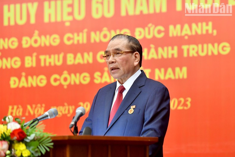 El ex secretario general del PCV, Nong Duc Manh, habla en el evento. El ex secretario general del PCV, Nong Duc Manh, habla en el evento.