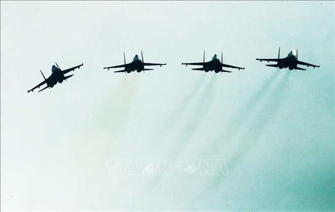 En la actualidad, el país está entrando en una nueva etapa de desarrollo, lo que también plantea nuevos requisitos y tareas para la Fuerza Aérea (Foto: VNA) En la actualidad, el país está entrando en una nueva etapa de desarrollo, lo que también plantea nuevos requisitos y tareas para la Fuerza Aérea (Foto: VNA)