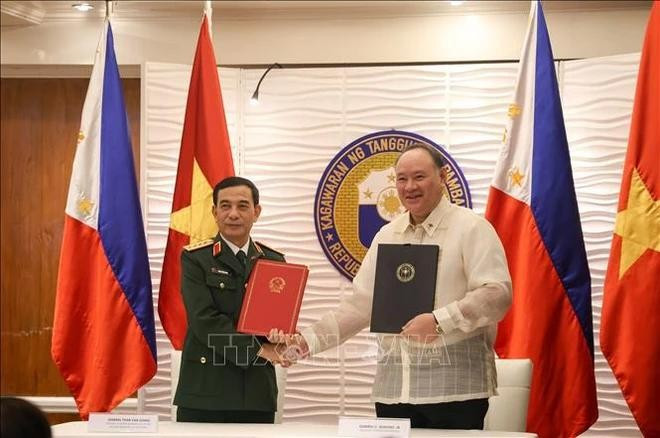El ministro de Defensa Nacional, general Phan Van Giang, y su homólogo filipino, Gilberto Teodoro. (Foto: VNA) El ministro de Defensa Nacional, general Phan Van Giang, y su homólogo filipino, Gilberto Teodoro. (Foto: VNA)