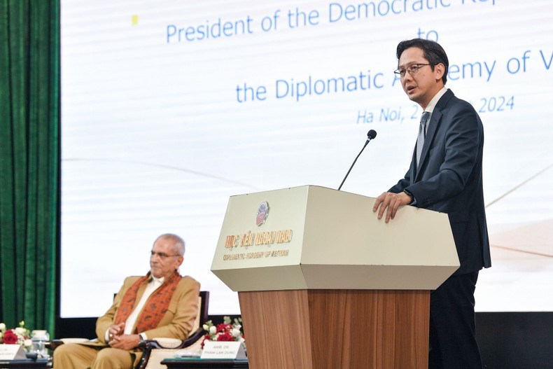 El viceministro vietnamita de Relaciones Exteriores, Do Hung Viet, habla en el evento. El viceministro vietnamita de Relaciones Exteriores, Do Hung Viet, habla en el evento.
