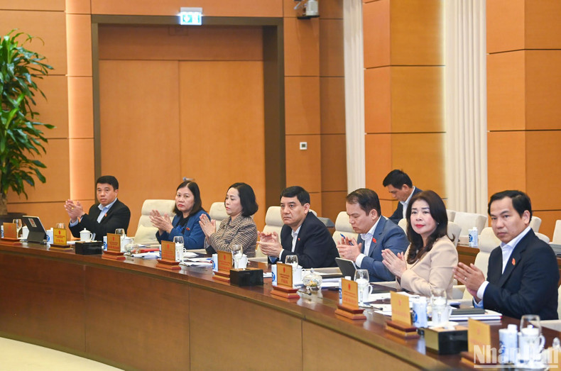 Los miembros del Comité Permanente y líderes de los comités de la AN.