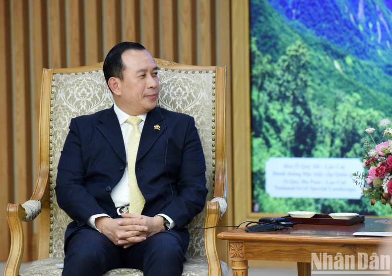 El ministro de Inspección de Camboya, Hout Hak, interviene en el acto. El ministro de Inspección de Camboya, Hout Hak, interviene en el acto.