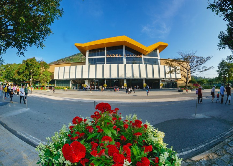 La mayor estación mundial de teleférico en la montaña Ba Den