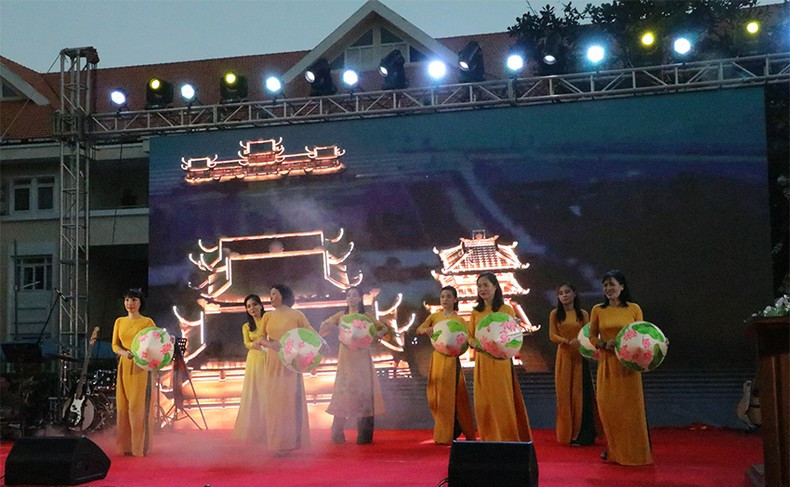 Espectáculo de danza "Vietnam, mi patria" en el evento. Espectáculo de danza "Vietnam, mi patria" en el evento.