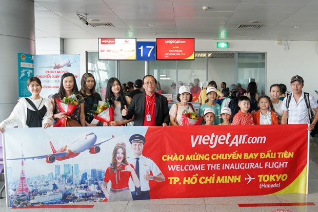 Los primeros pasajeros del vuelo (Foto:Vietjetairs.com.vn) Los primeros pasajeros del vuelo (Foto:Vietjetairs.com.vn)