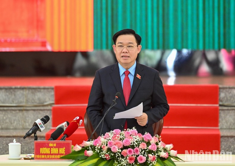 Dinh Hue, pronuncia un discurso en el evento Dinh Hue, pronuncia un discurso en el evento