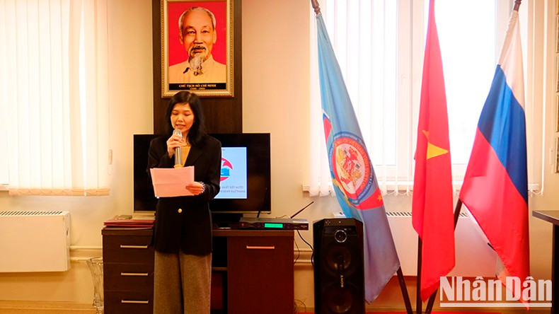 La cónsul general de Vietnam en Ekaterimburgo, Nguyen Mai Huong, interviene en el acto. La cónsul general de Vietnam en Ekaterimburgo, Nguyen Mai Huong, interviene en el acto.