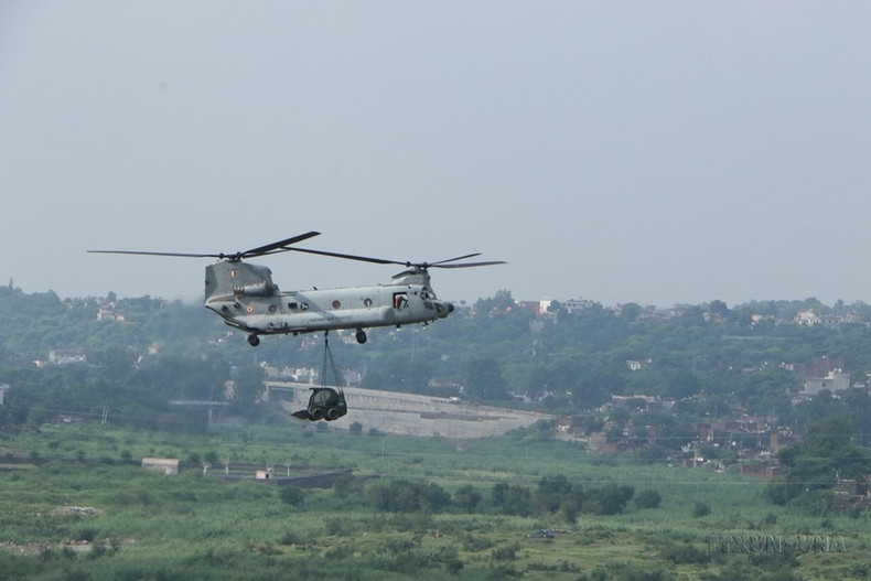 Ensayo aéreo en el ejercicio bilateral Vietnam- la India sobre mantenimiento de la paz de la ONU en 2022 (India, 18 de agosto de 2022).