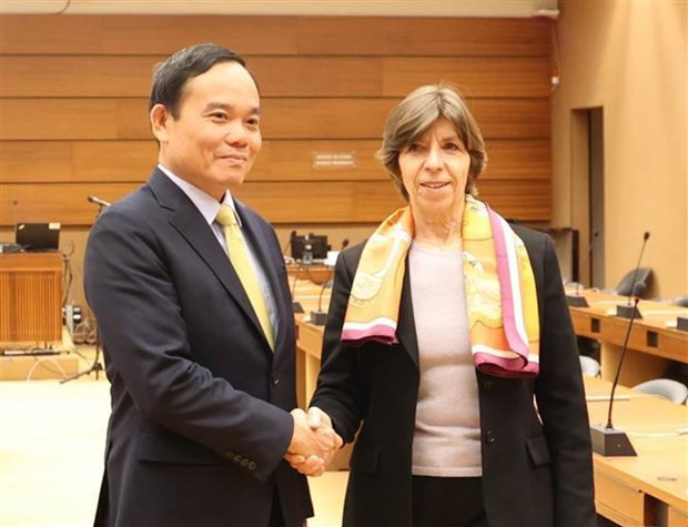 El viceprimer ministro vietnamita, Tran Luu Quang, se reúne con la Ministra de Relaciones Exteriores de Francia, Catherine Colonna (Fotografía: VNA) El viceprimer ministro vietnamita, Tran Luu Quang, se reúne con la Ministra de Relaciones Exteriores de Francia, Catherine Colonna (Fotografía: VNA)