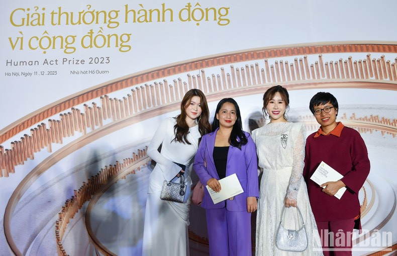 Representantes de los proyectos en la cita. Representantes de los proyectos en la cita.