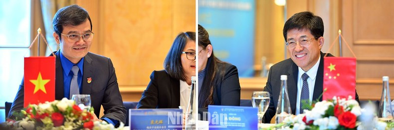 Quang Huy y A Dong debaten sobre el trabajo juvenil de los dos países.