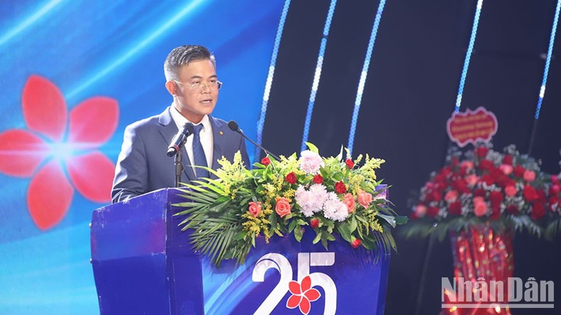 El director general del LaoVietBank habla en la cita. (Foto: Hai Tien) El director general del LaoVietBank habla en la cita. (Foto: Hai Tien)