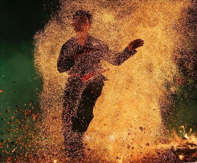 Festival de danza del fuego de la población del distrito de Bac Ha. Festival de danza del fuego de la población del distrito de Bac Ha.