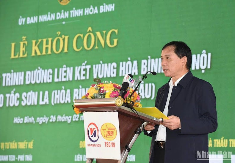 Un representante del Comité Popular de Hoa Binh interviene en el evento. Un representante del Comité Popular de Hoa Binh interviene en el evento.