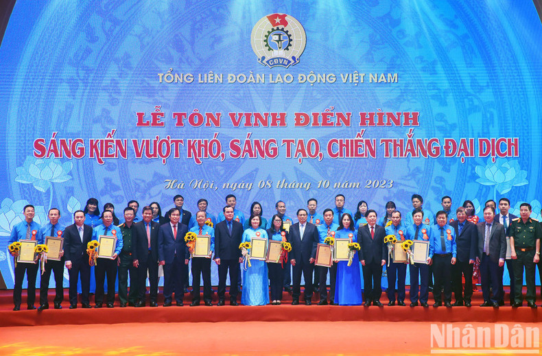 Minh Chinh y las personas destacadas. Minh Chinh y las personas destacadas.