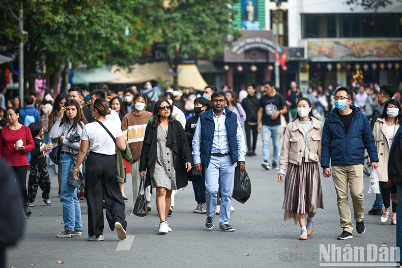 El espacio peatonal del lago Hoan Kiem sigue siendo uno de los destinos familiares que no deben perderse.