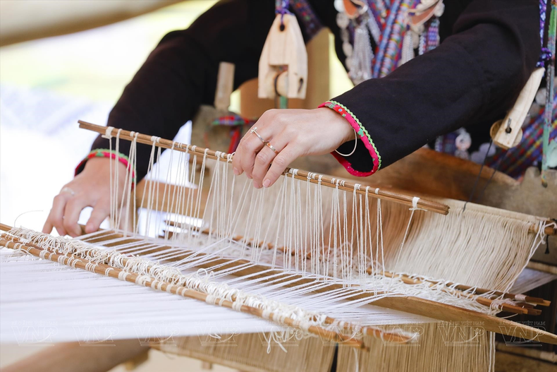 El telar tradicional de la etnia Lu.