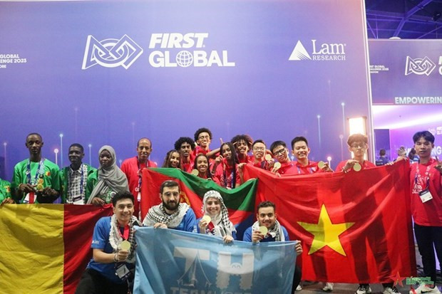 El equipo de estudiantes vietnamitas ganó la medalla de oro en la competencia mundial de robótica (FIRST Global Challenge – FGC 2023). (Foto:VNA) El equipo de estudiantes vietnamitas ganó la medalla de oro en la competencia mundial de robótica (FIRST Global Challenge – FGC 2023). (Foto:VNA)