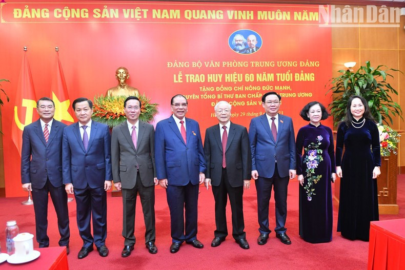 Dirigentes vietnamitas en la cita. Dirigentes vietnamitas en la cita.