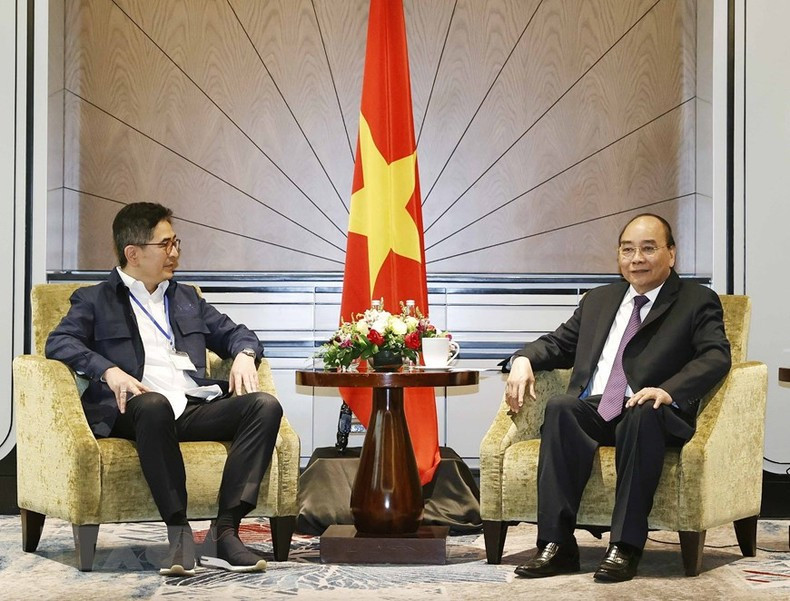 El presidente vietnamita Nguyen Xuan Phuc recibe al presidente de la Kadin, Arsjad Rasjid. El presidente vietnamita Nguyen Xuan Phuc recibe al presidente de la Kadin, Arsjad Rasjid.