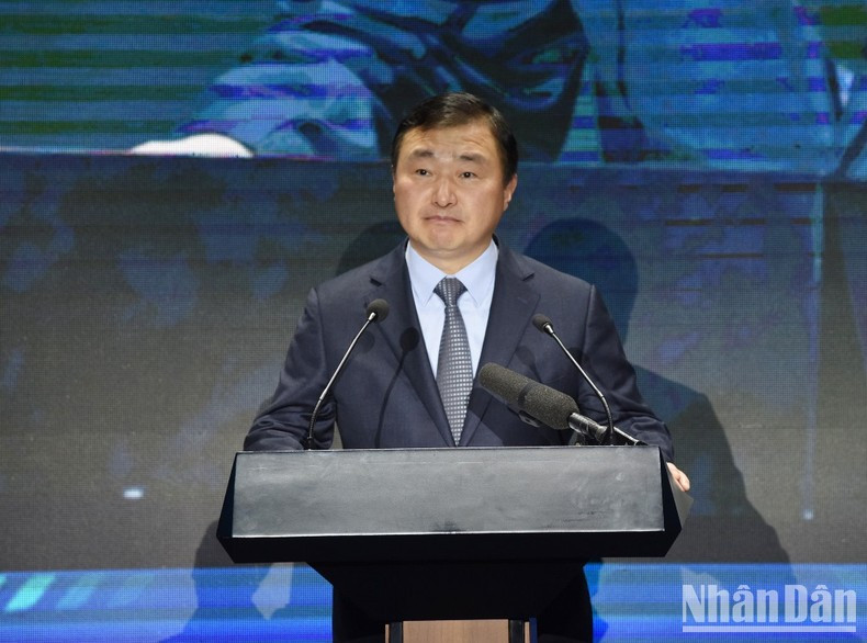 El director general del grupo Samsung, Roh Tae-moon, habla en la ceremonia. El director general del grupo Samsung, Roh Tae-moon, habla en la ceremonia.