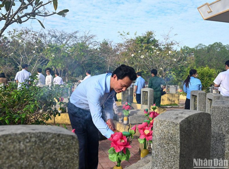 El ministro de Recursos Naturales y Medio Ambiente, Dang Quoc Khanh, en el acto.