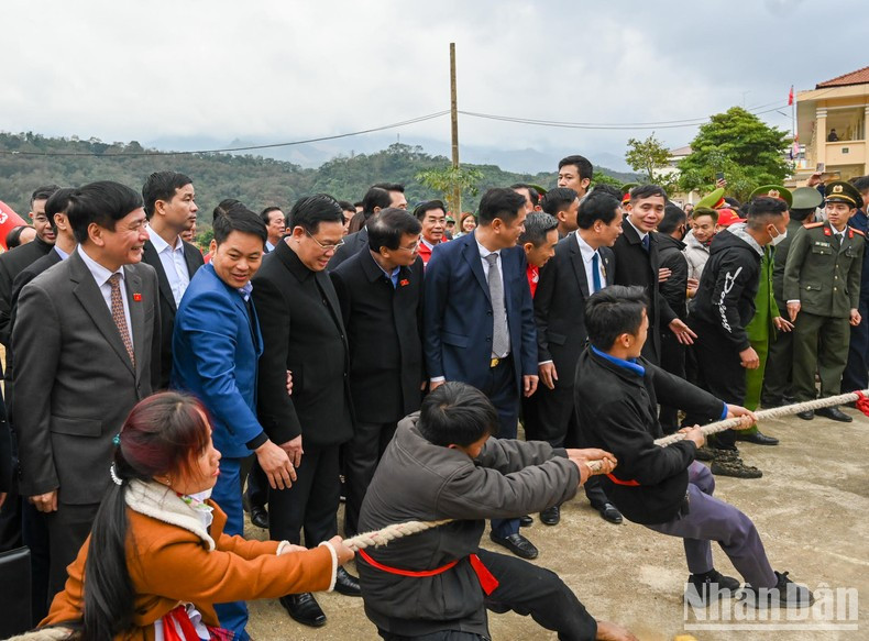 Dinh Hue en el programa. Dinh Hue en el programa.