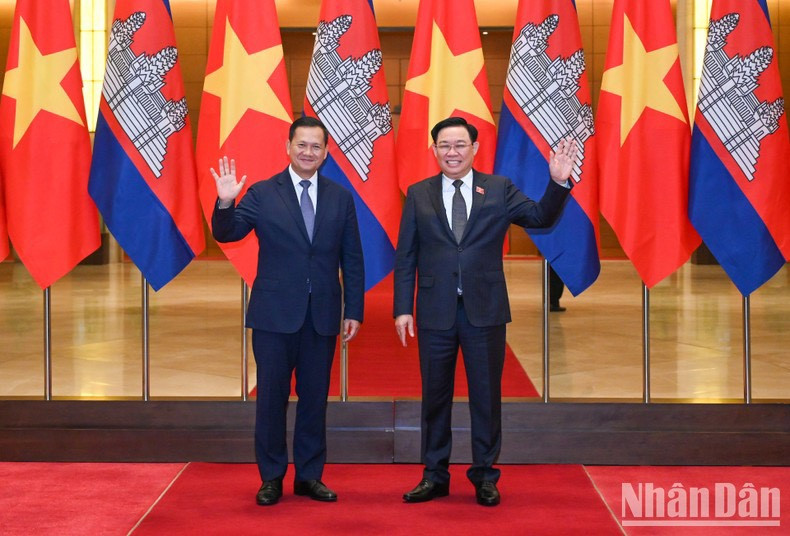 Los dirigentes vietnamita y camboyano. Los dirigentes vietnamita y camboyano.