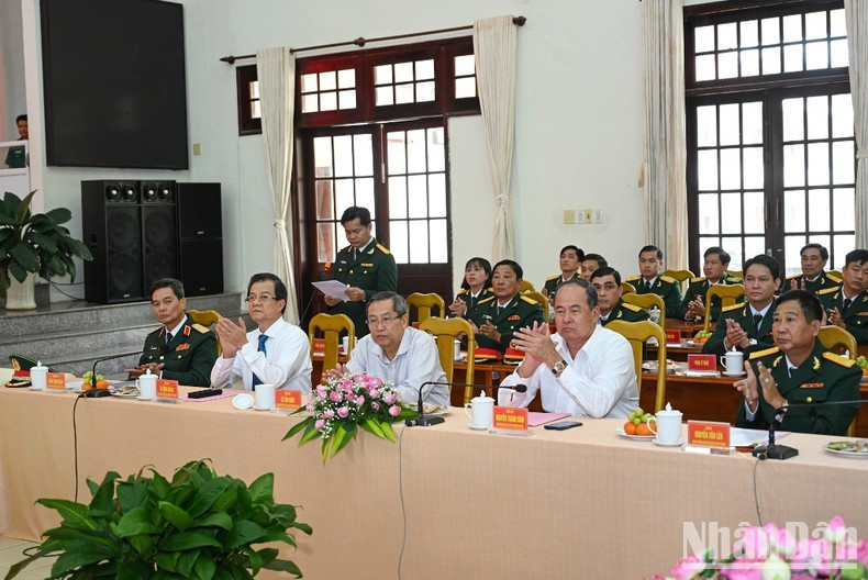 Los líderes de la Zona Militar 9 y la localidad asisten al programa. Los líderes de la Zona Militar 9 y la localidad asisten al programa.