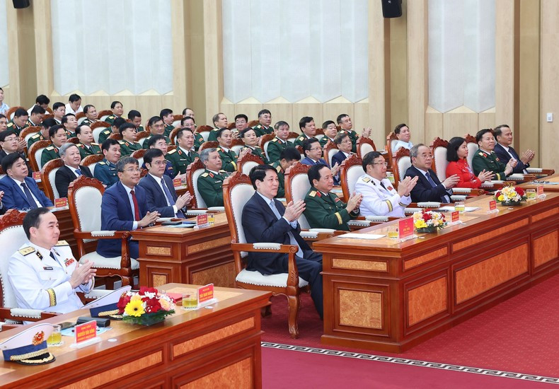 El presidente vietnamita, Luong Cuong y los delegados en la ceremonia.