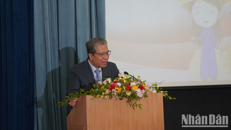 El embajador de Hanói en Moscú, Dang Minh Khoi, habla en el evento. (Foto: Xuan Hung)