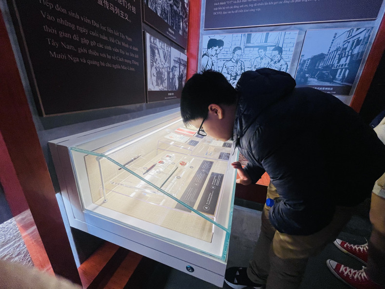 Se trata de una parada obligada para los vietnamitas que visitan la ciudad china de Kunming, y también una "dirección roja" para aprender sobre las tradiciones revolucionarias. Se trata de una parada obligada para los vietnamitas que visitan la ciudad china de Kunming, y también una "dirección roja" para aprender sobre las tradiciones revolucionarias.