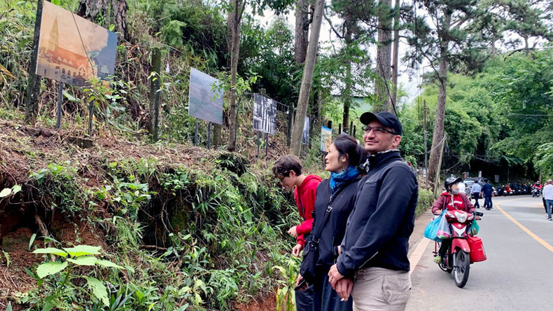 Turistas extranjeros en la cita