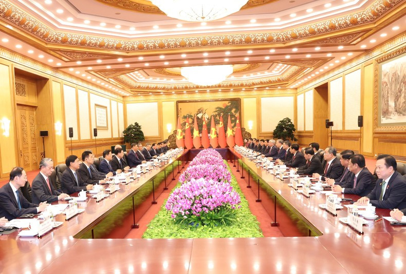 El máximo dirigente vietnamita sostiene conversaciones con el secretario general del Partido Comunista y presidente de China, Xi Jinping. El máximo dirigente vietnamita sostiene conversaciones con el secretario general del Partido Comunista y presidente de China, Xi Jinping.